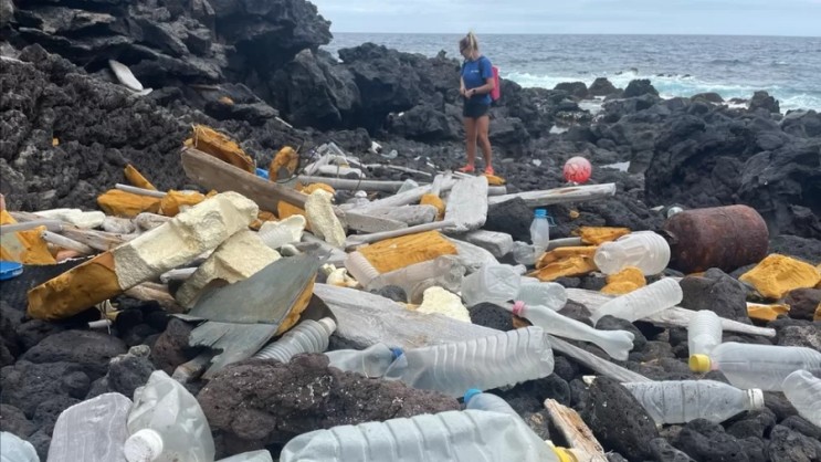 플라스틱 오염: 외딴 영국 섬에서 발견된 전 세계 폐기물