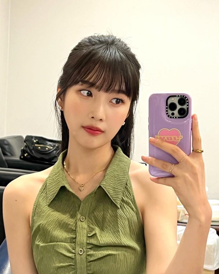레드벨벳 멤버 조이, 겨드랑이로 매력 어필하며 특유의 털털함을 뽐내...크러쉬와 애정전선은 이상 무 레드벨벳 멤버 조이, 겨드랑이로 매력 어필하며 특유의 털털함을 뽐내...크러쉬와 애정전선은 이상 무