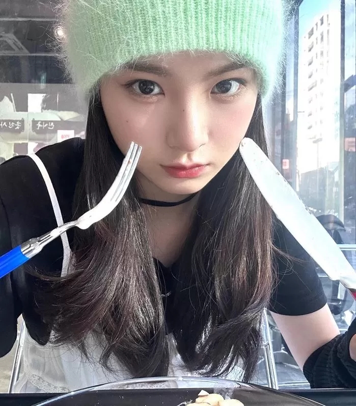 '한국식 큰절' 거부했던 중국인 에버글로우 이런, 10개월 만에 중국에서 근황 전해...활동 시작? '한국식 큰절' 거부했던 중국인 에버글로우 이런, 10개월 만에 중국에서 근황 전해...활동 시작?
