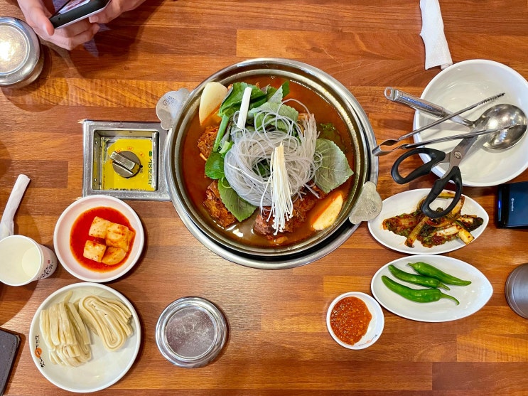 부산시청맛집 맛나감자탕 목뼈를 사용하는 감자탕 맛집