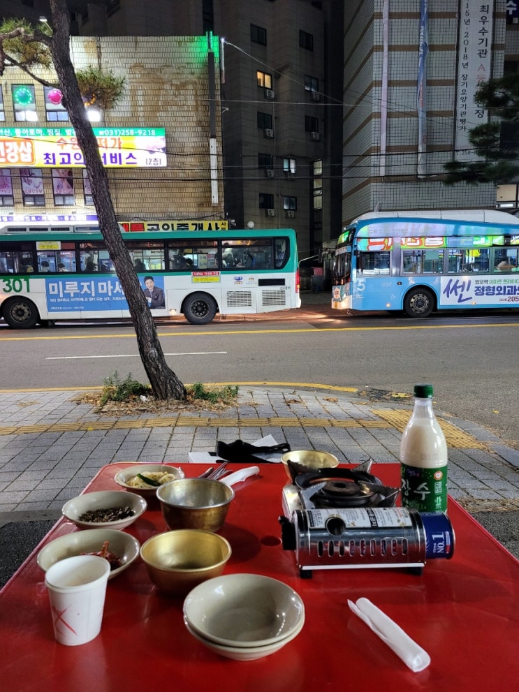  수원 장안구 맛집 빈대떡과찜 야외 노상 테이블 : 매운갈비찜과 막걸리