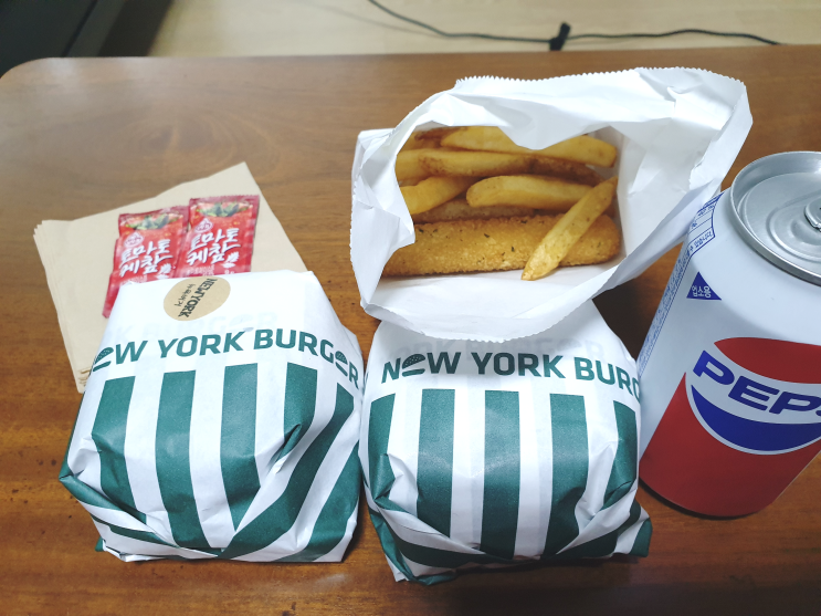 홈플러스 고양터미널점 뉴욕버거 햄버거맛집 홈플러스 고양터미널점 뉴욕버거 햄버거맛집