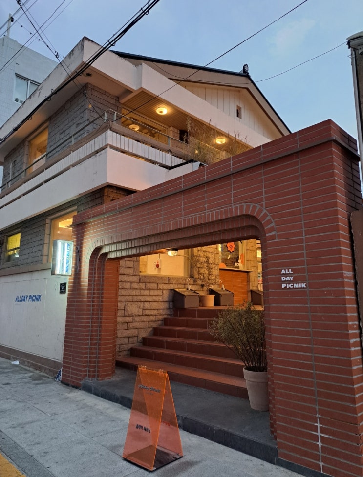  광주 동명동 '올데이피크닉' 동리단길 아늑한 카페