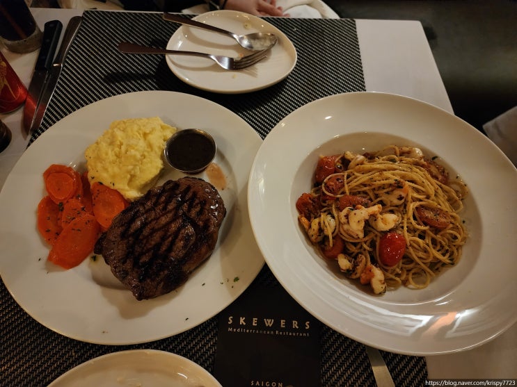  호치민 맛집 스큐어스(SKEWERS) - 양이 상당한 서양음식