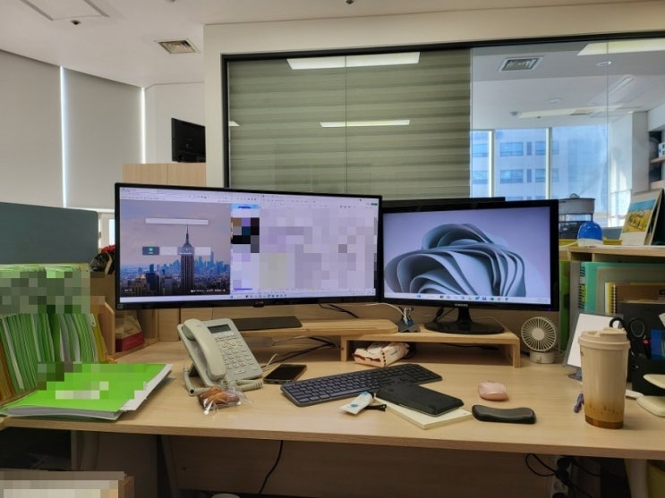  좀 과한 내 자리 모니터, LG 울트라 와이드 29인치