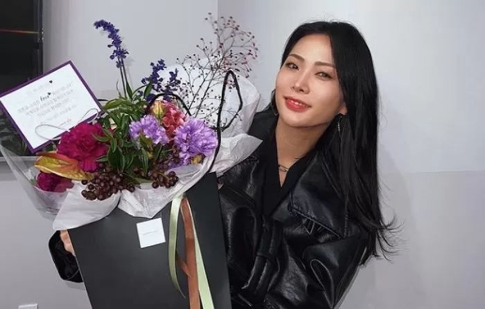'오늘 결혼식' 허니제이, 정담 씨와 전형적인 웨딩 화보의 틀을 깼다..1살 연하 남친과 '웨딩마치' '오늘 결혼식' 허니제이, 정담 씨와 전형적인 웨딩 화보의 틀을 깼다..1살 연하 남친과 '웨딩마치'