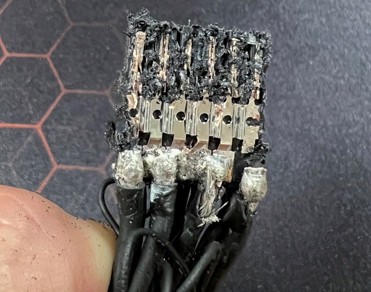 엔비디아 4090 전원 케이블 커넥트 녹는 현상에 대한 입장 발표