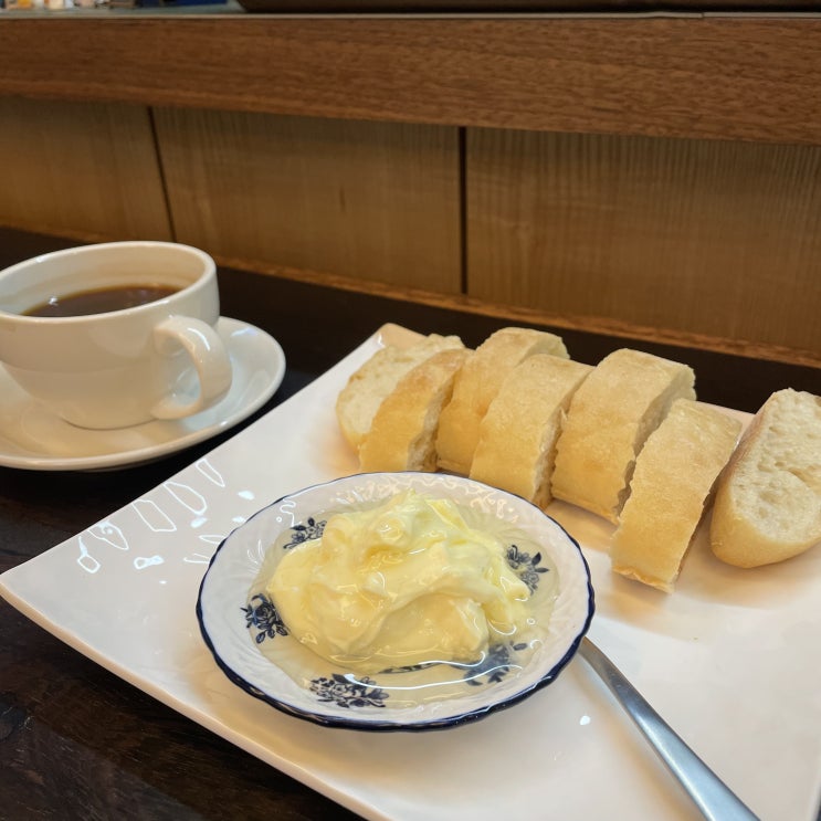  대전 카이막과 롱블랙이 맛있는 알렉산디노 카페