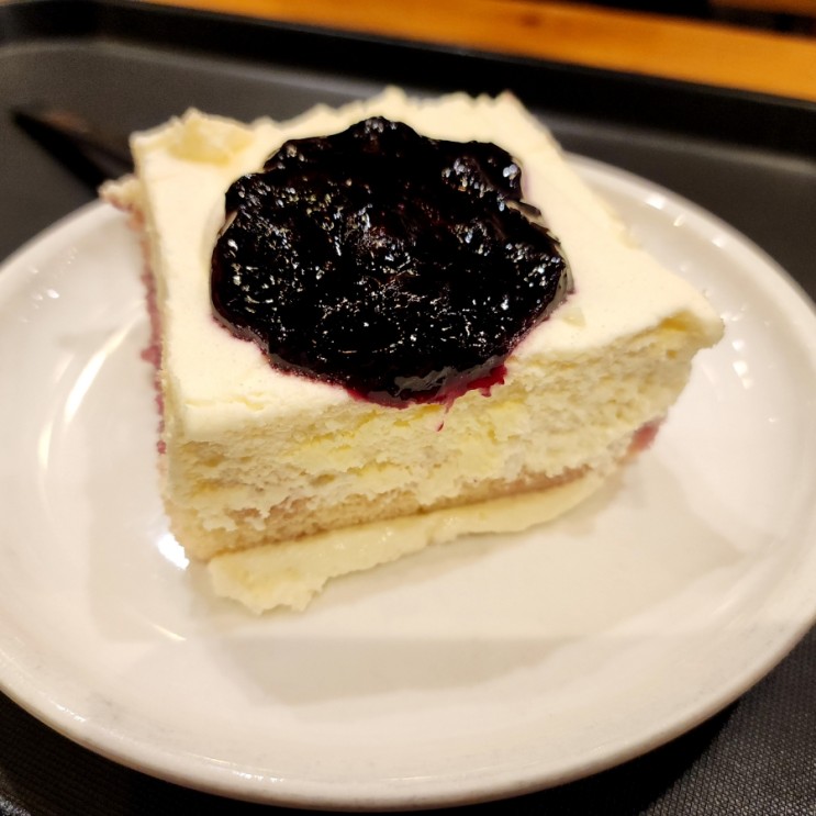 투썸플레이스 케이크 떠먹는 블루베리 요거트 생크림 안 달고 맛있당(홀케이크 메뉴)