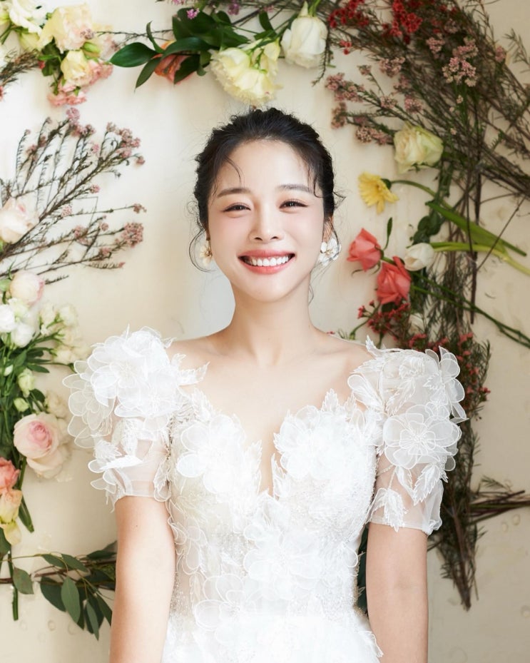 '나는 솔로' 2기 정순, 남몰래 결혼 준비하다 깜짝 발표 "12월의 신부"...훈남 포스 풍기는 예비 남편 '나는 솔로' 2기 정순, 남몰래 결혼 준비하다 깜짝 발표 "12월의 신부"...훈남 포스 풍기는 예비 남편