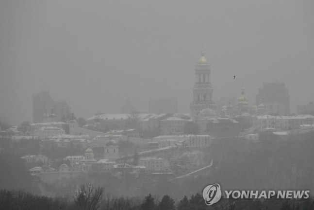 물·난방·빛 없다…우크라, 러 '에너지 테러'에 혹독한 겨울