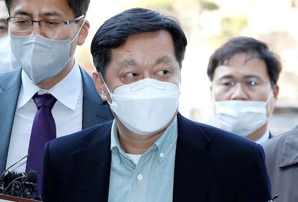 <b>구속</b>, 뒷짐진 정진상 증자살인... 박영수 <b>김명수</b> 권순일... 