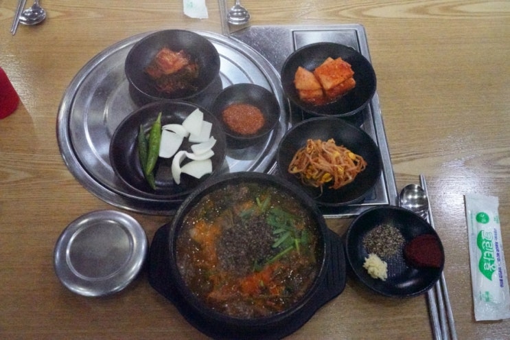 흑염소탕 맛집 요즘은 보신탕 보다는 흑염소가 대세. 마석 단풍나무집