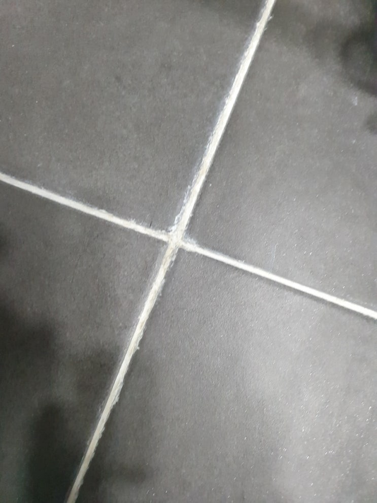 [하남줄눈시공]욕실 바닥 하얗게 되는 백화는 어떻게 지우나?