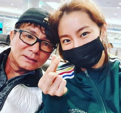  유이 프로필 나이 아빠 강남 수영