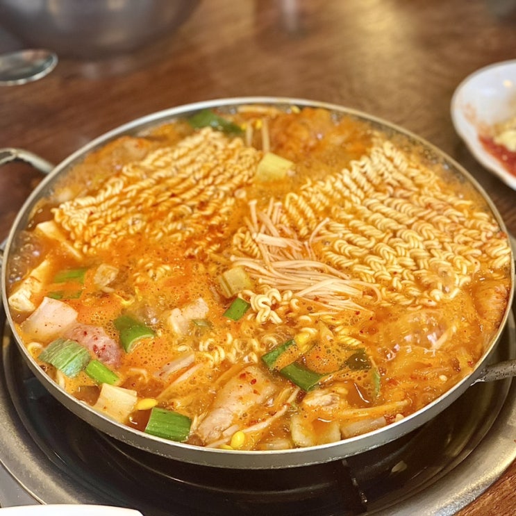  [을지로입구역 점심 맛집] 고냉지김치삼겹살 - 비빔밥이 나오는 김치찌개 전문점