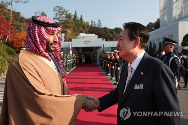 尹대통령 "'제2의 중동 붐'으로 새로운 도약기회 적극 모색해야" 尹대통령 "'제2의 중동 붐'으로 새로운 도약기회 적극 모색해야"