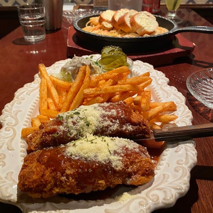  신촌 맛집 투어 : 개화기 시대의 엔티크 감성 신촌 감성술집 금별맥주 신촌점