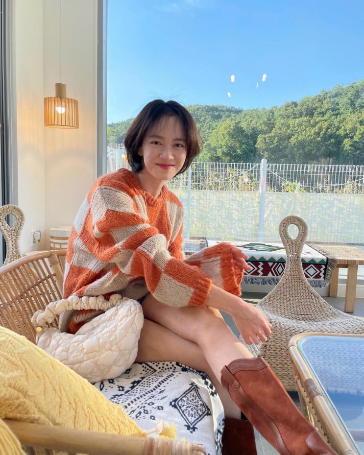 과거 의상 논란 휩싸였던 송지효, 메이크업 패션 스타일 확 달라져 런닝맨 멤버들 찬사 받은 스타일링 과거 의상 논란 휩싸였던 송지효, 메이크업 패션 스타일 확 달라져 런닝맨 멤버들 찬사 받은 스타일링