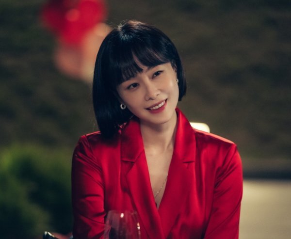 '빨간 풍선' 홍수현, 의사 남편도 알아 볼까? 데뷔 22년 만에 첫 앞머리 있는 '단발 머리' 시도