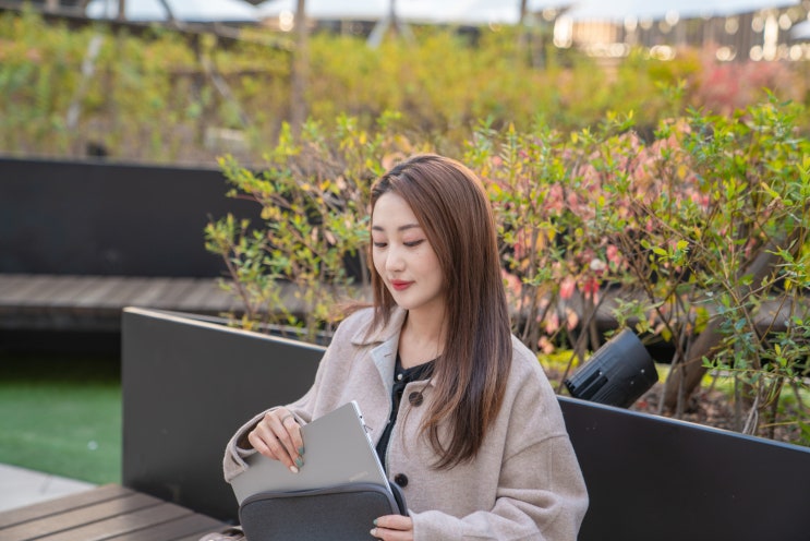  [How about it] 깊어가는 가을, 초경량 노트북 갤럭시북2 프로 라인업과 함께 두 배로 즐겨볼까? (feat : 엔씨디지텍)