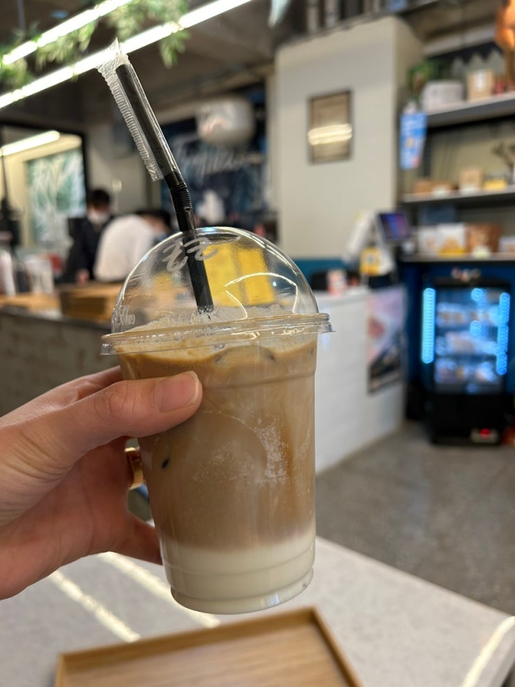  영등포구청역 카페 말라카, 코코넛 라떼