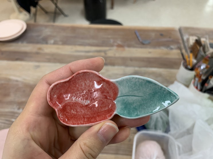  [도예작업] 동백꽃 수저받침_채색 테스트