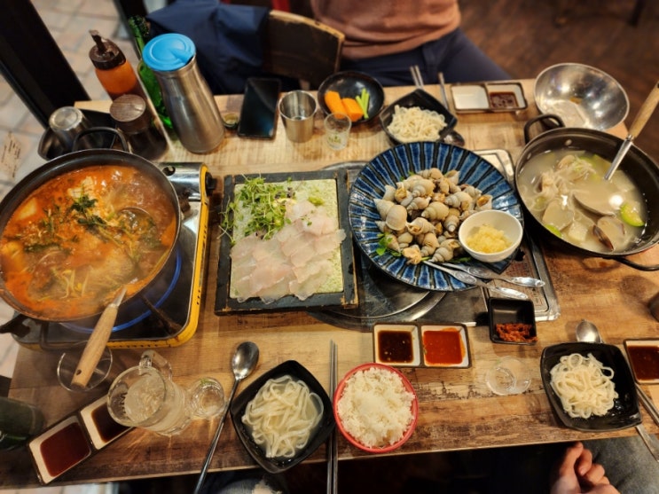 군더더기 없는 음식, 레트로 감성뿜뿜한 판교 삼평동맛집 달빛어시장