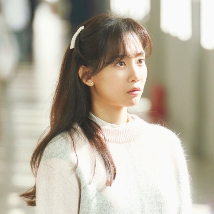 '재벌집 막내아들' 신현빈, 풋풋한 90년대 대학 신입생...비주얼도 연기도 성공적 '재벌집 막내아들' 신현빈, 풋풋한 90년대 대학 신입생...비주얼도 연기도 성공적
