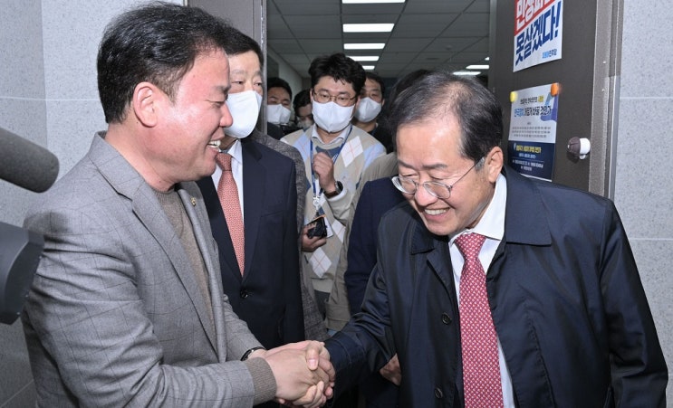 <b>홍준표</b> 대구시장 만나 광주 군공항 이전‧TK신공항 <b>특별법</b>... 