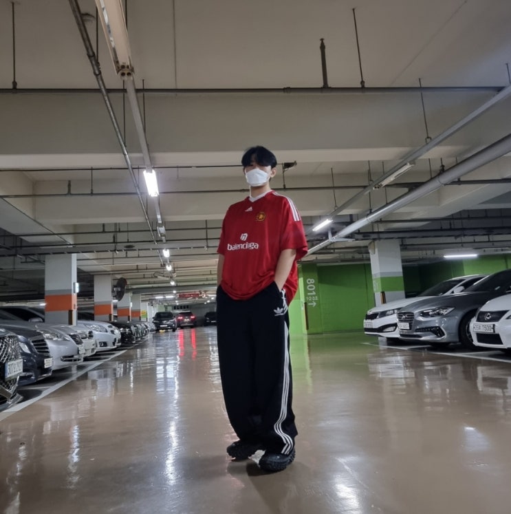  발렌시아가 x 아디다스 사커저지 레드 구매 리뷰