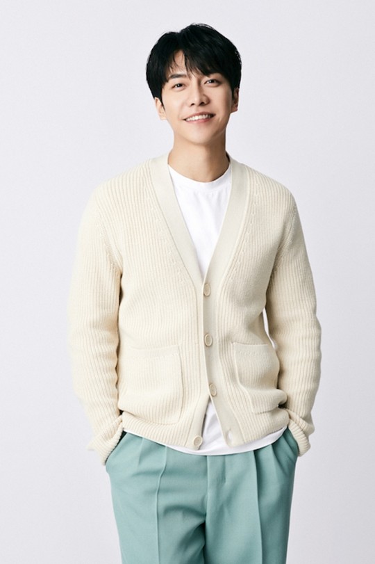 후크<b>엔터테인먼트 소속 연예인</b> 이승기, 정산문제? 18년간 음원... 
