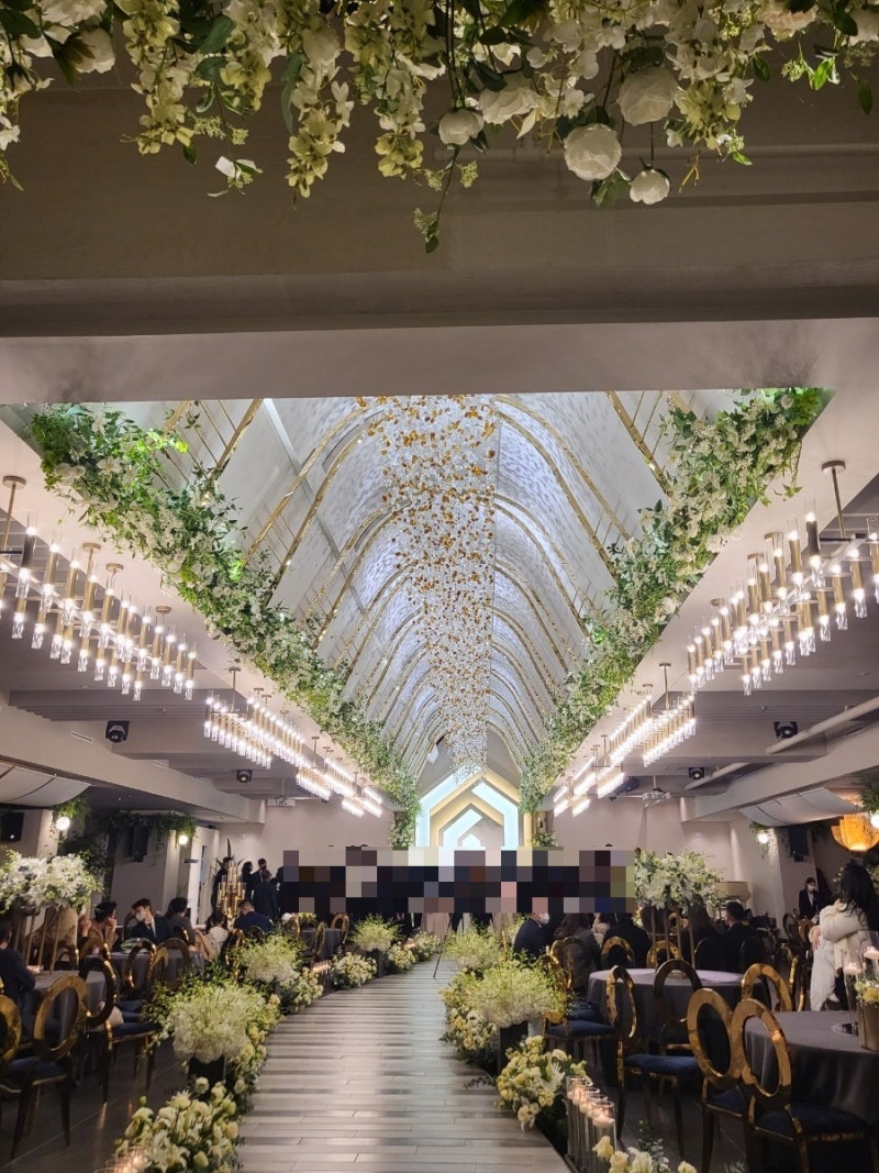 강남 웨딩홀 셀럽앤어셈 투어 주차600대가능,연회장뷔페 스테이크 대게가 인상적인 플라워가든웨딩 : 네이버 블로그, image size:800x1067