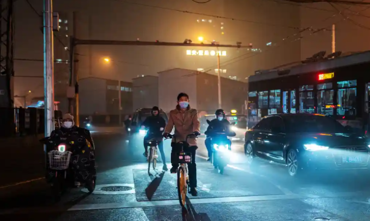 베이징 사례가 증가함에 따라 중국은 6개월 만에 처음으로 코로나 사망자를 보고했습니다. 베이징 사례가 증가함에 따라 중국은 6개월 만에 처음으로 코로나 사망자를 보고했습니다.