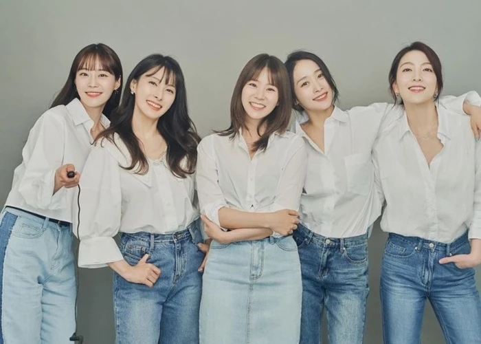 약 7년 만에 완전체 복귀하는 그룹 카라, 아이유 유튜브에 출연하며 함께 무대 빛내 약 7년 만에 완전체 복귀하는 그룹 카라, 아이유 유튜브에 출연하며 함께 무대 빛내