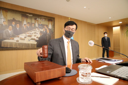 환율안정·자금경색에 확 달라진 시장 기류…11월 금통위, 베이비스텝 기울어 환율안정·자금경색에 확 달라진 시장 기류…11월 금통위, 베이비스텝 기울어