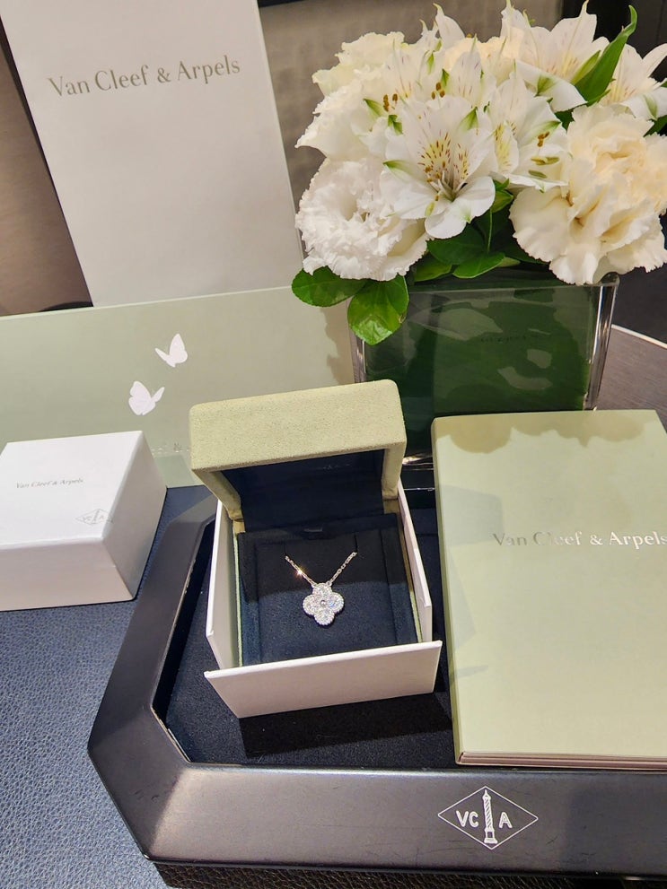 :: 반클리프 빈티지 다이아 목걸이 화이트골드