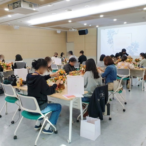  수원 광교꽃집 플라채 플라워클래스 플라워레슨 기업출강 : 동아리꽃수업 리더쉽프로그램 꽃바구니수업 꽃꽂이수업 꽃수업출강 단체수업출강