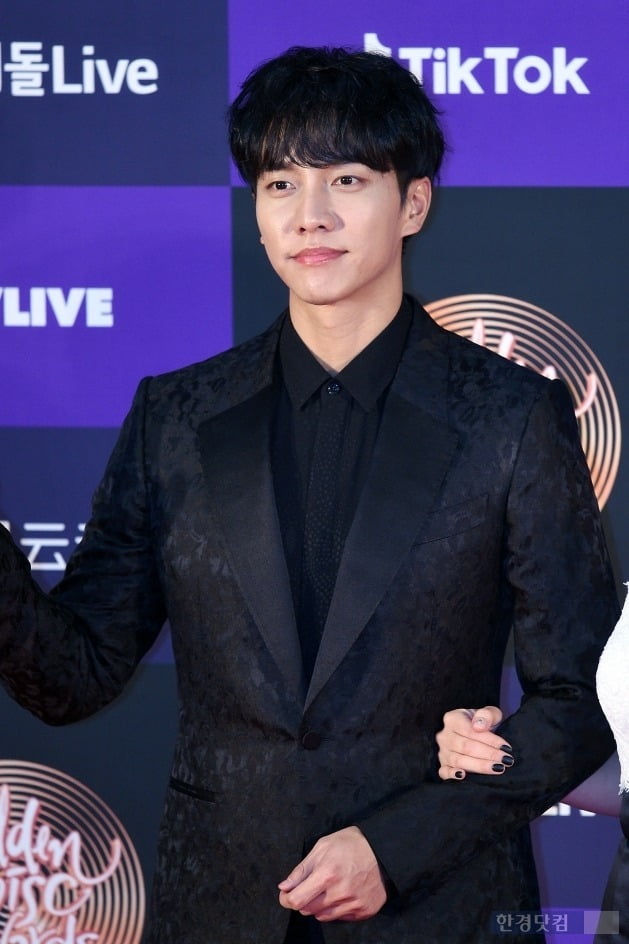 후크엔터테인먼트 대표, 이승기 '노예계약' 입 열었다 후크엔터테인먼트 대표, 이승기 '노예계약' 입 열었다