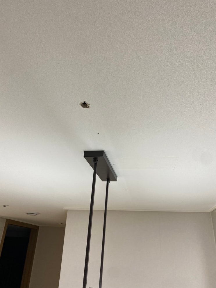  천장 벽지 구멍 (가로,세로 5cm) 실크 벽지 복원 가능한가요?