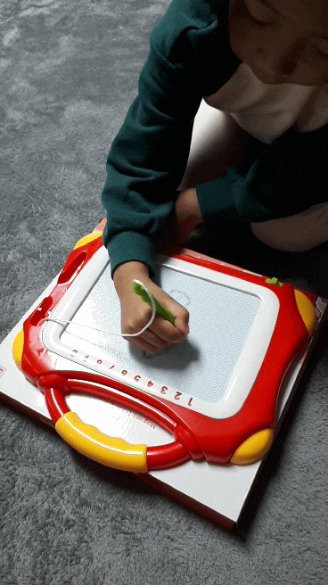 다양한 활용이 가능한 어린이 장난감 미니 4색 자석 그림판 사용 후기 리뷰