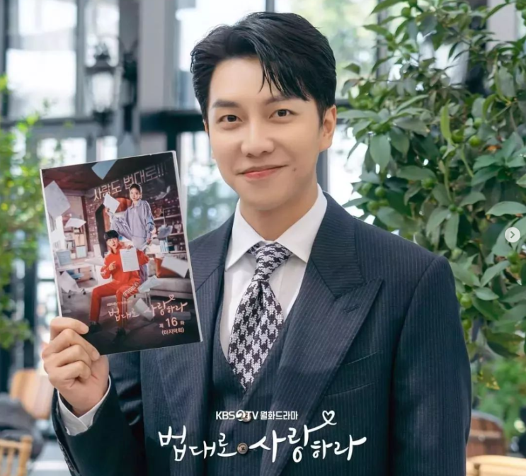 이승기 후크엔터테인먼트 계약 논란