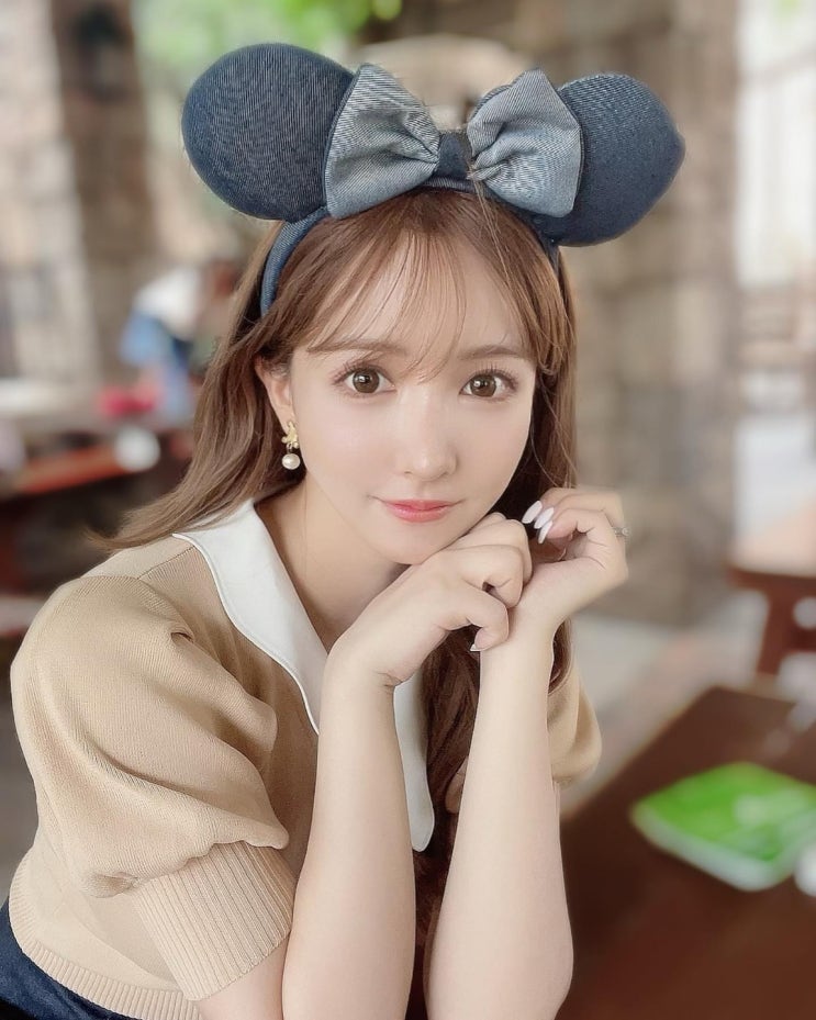 일본 유명 AV 배우 미카미 유아, 한국 롯데월드 놀이공원에서 교복입고 인증 샷 남겨 일본 유명 AV 배우 미카미 유아, 한국 롯데월드 놀이공원에서 교복입고 인증 샷 남겨