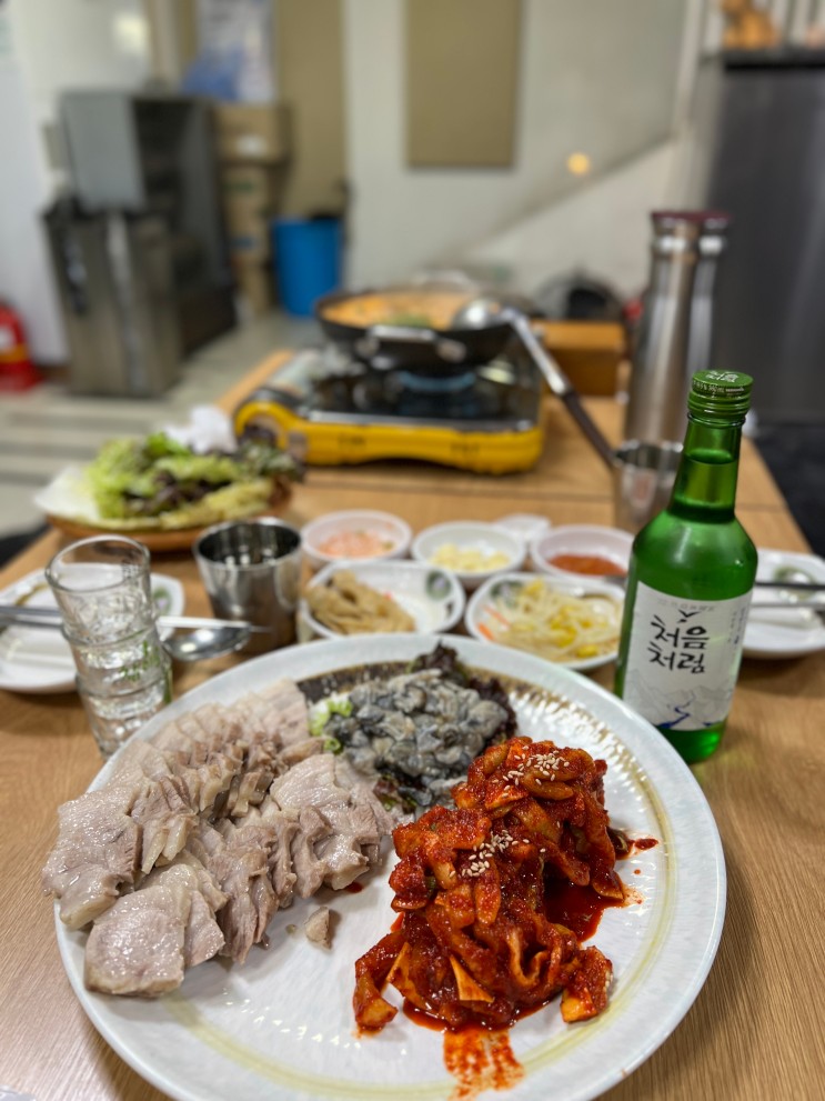 영등포보쌈 최강 맛집 추천! 삼해집 영등포에서 공짜 감자탕과 굴보쌈에 소주 한잔!!