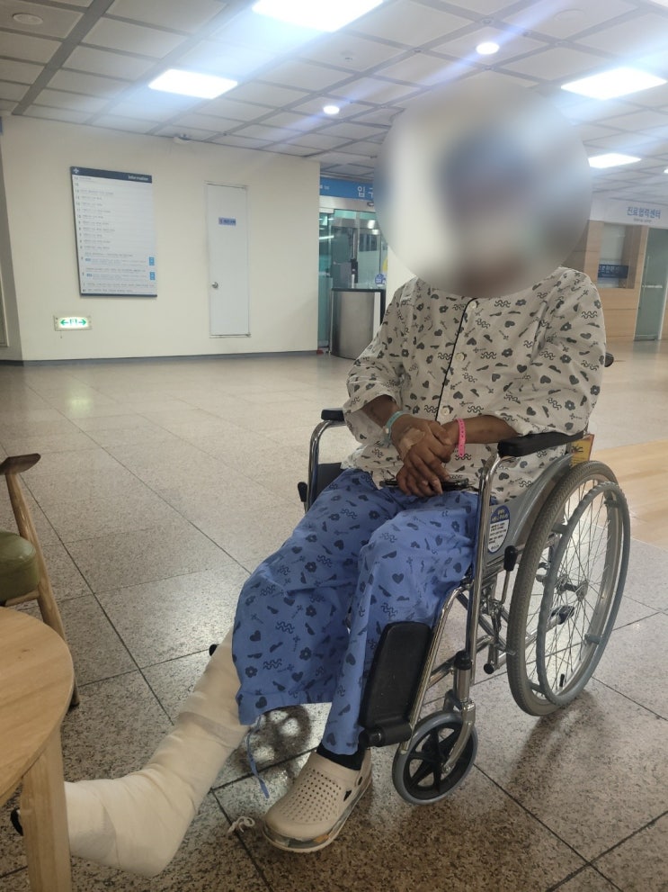  서면역에 위치한 고시텔인 E-레지던스 입실자분 중 한분이 교통사고로 병원에 입원하셨네요. 정말 깜짝 놀랬습니다. 그래서 시간을 내여 병문안을....,