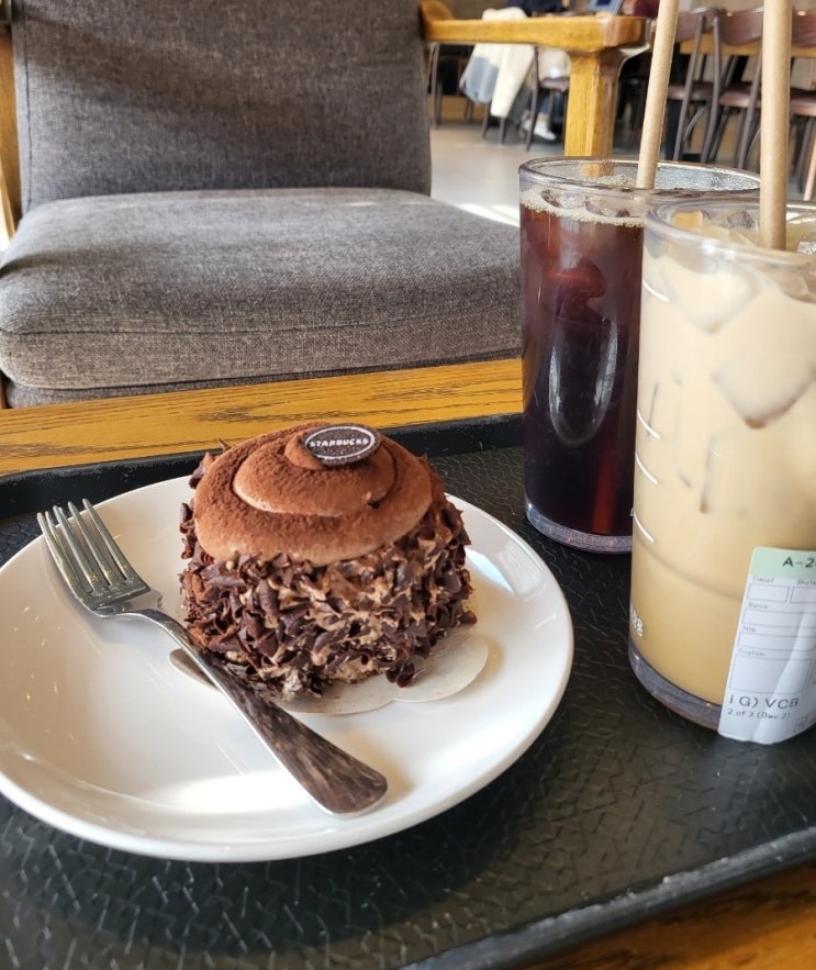 (카페) 스타벅스 수원권선 DT점/ 초콜릿 푸딩 너티 크루아상