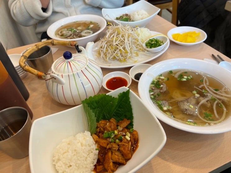 논현역 직장인 점심 메뉴 8,000원 베트남 쌀국수 맛집 헬로포
