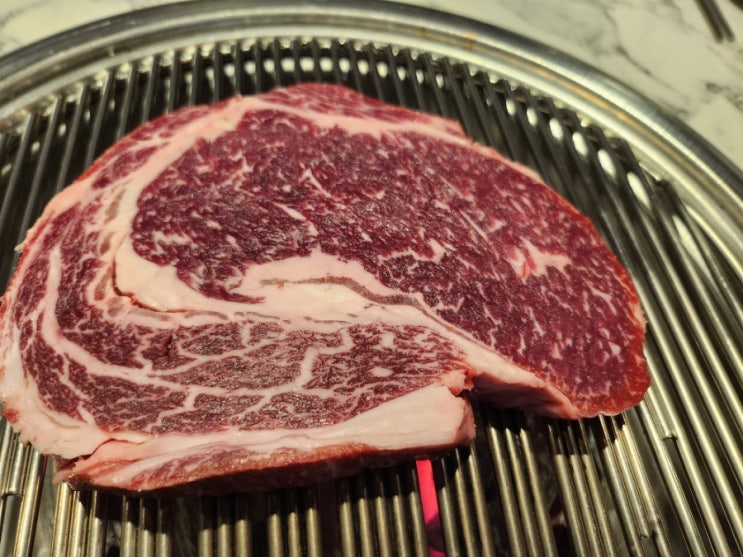  두툼한 한우 꽃이 피었습니다~ <한우목장 용원점>