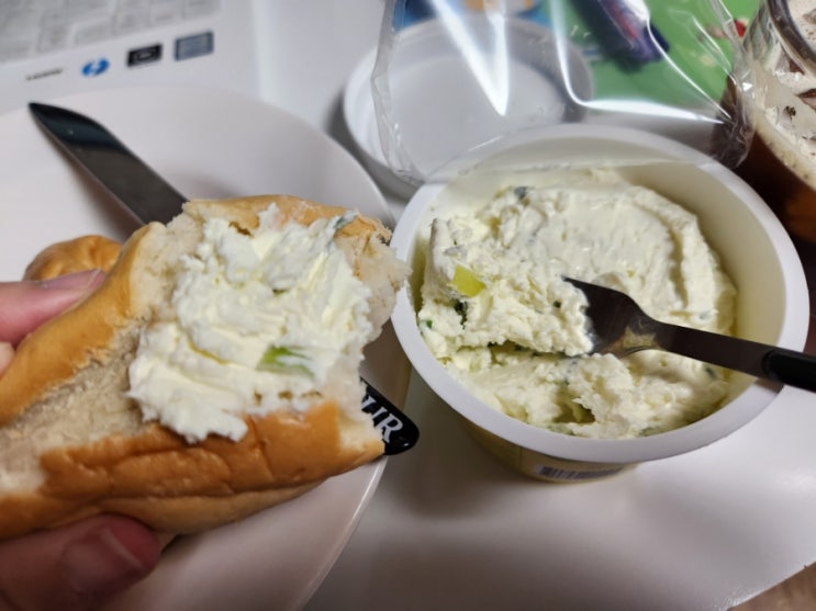  알싸~~~하고 향긋한 맛의 온베이글 대파 크림치즈&곰곰플레인베이글 먹어본 후기