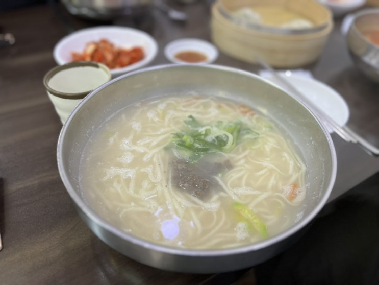  선바위역 칼국수 맛집 : 밀숲 과천점 사골칼국수, 육개장 칼국수 찐만두